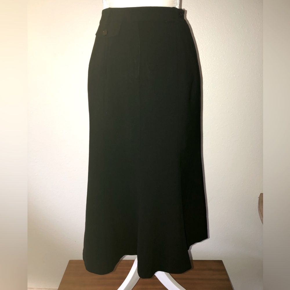 Jones New York. Size 8. Mid length Skirt.